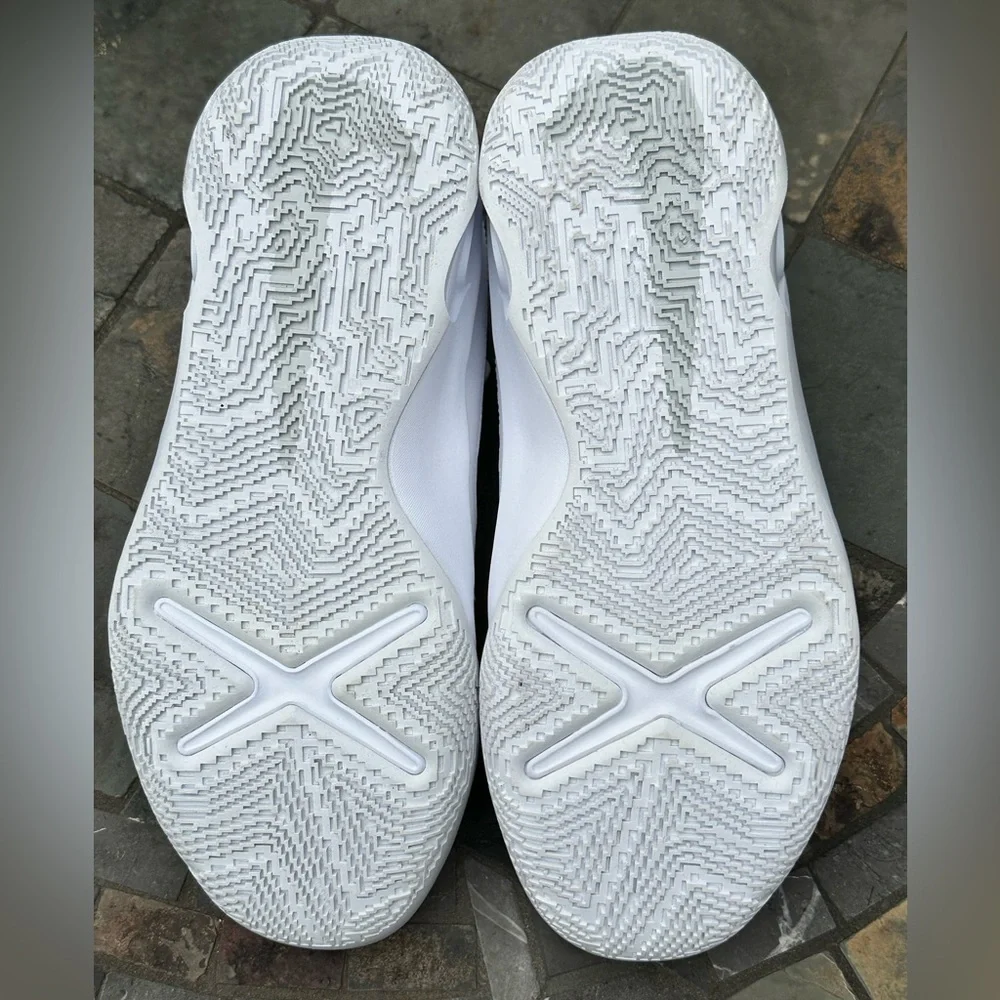 NEW Nike All White Team Hustle D 10 - Youth Size 6.5 (also fits Womens 8)